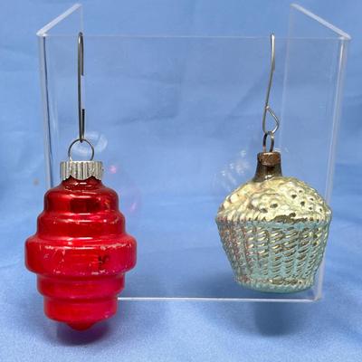 Lot 384 Vintage ornaments #62