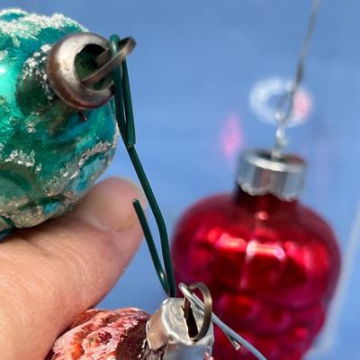 Lot 385 Vintage ornaments #63