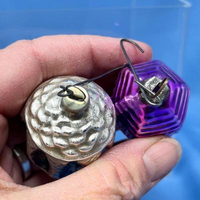 Lot 387 Vintage ornaments #64