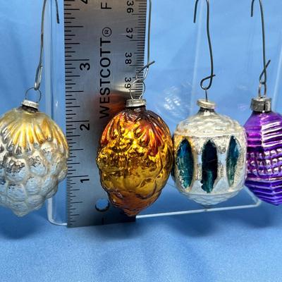 Lot 387 Vintage ornaments #64