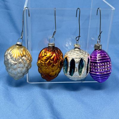 Lot 387 Vintage ornaments #64