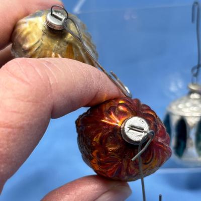 Lot 387 Vintage ornaments #64