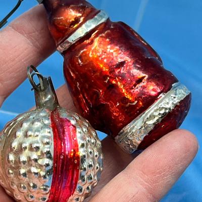 Lot 390 Vintage ornaments #69
