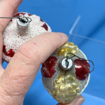 Lot 394 Vintage ornaments #71