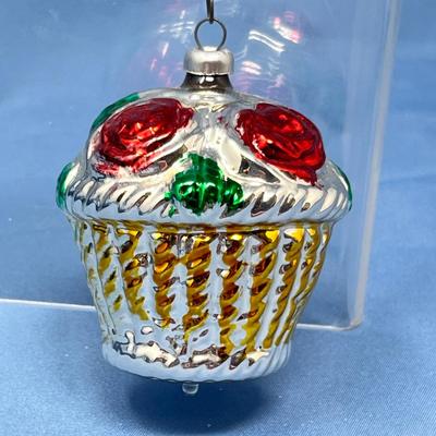 Lot 397 Large fruit basket ornament