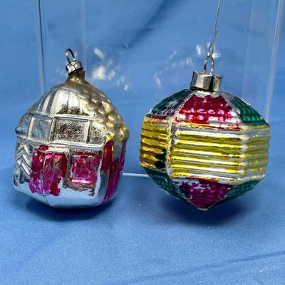 Lot 398 Vintage ornaments #74