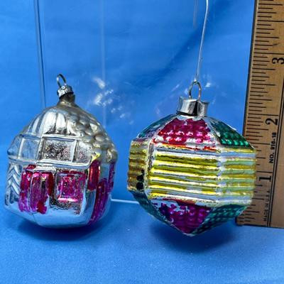 Lot 398 Vintage ornaments #74