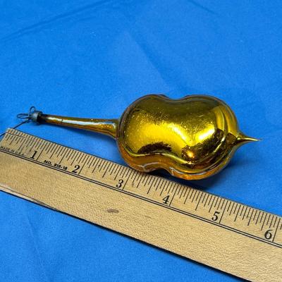 Lot 399 Vintage ornaments #75