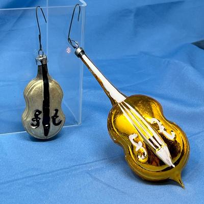 Lot 399 Vintage ornaments #75