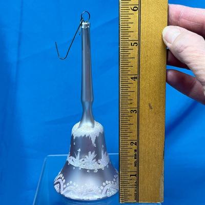 Lot 400 Large bell ornament