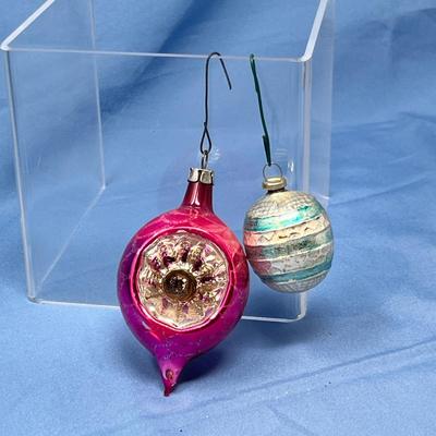 Lot 402 Vintage ornaments #76