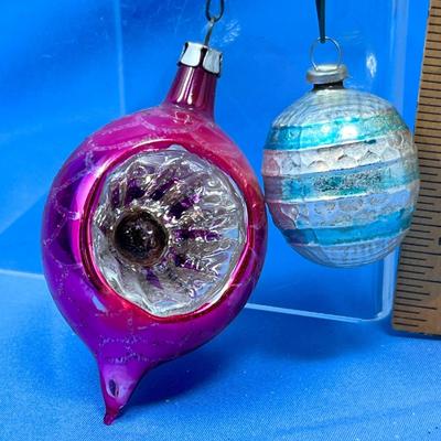 Lot 402 Vintage ornaments #76
