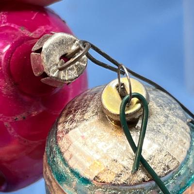 Lot 402 Vintage ornaments #76