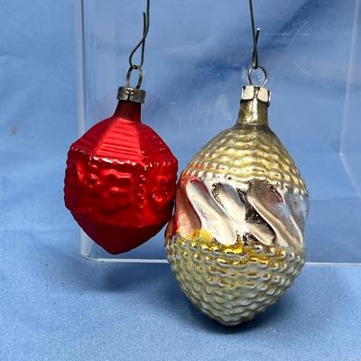 Lot 404 Vintage ornaments #77