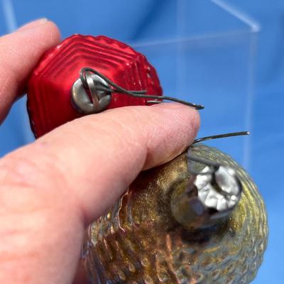 Lot 404 Vintage ornaments #77