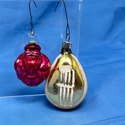 Lot 405 Vintage ornaments #78