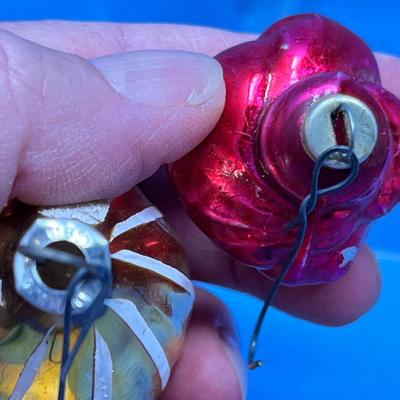 Lot 405 Vintage ornaments #78