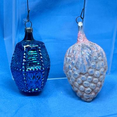 Lot 406 Vintage ornaments #79