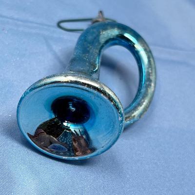 Lot 411 Horn ornament