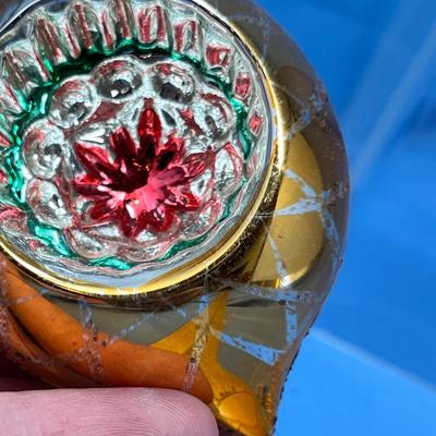 Lot 414 Vintage ornaments #83