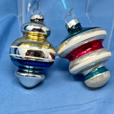Lot 415 Vintage ornaments #84