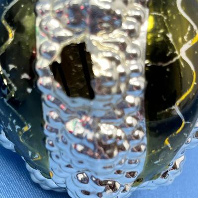 Lot 416 Vintage ornaments #85