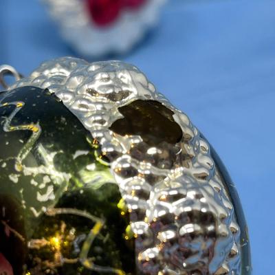 Lot 416 Vintage ornaments #85