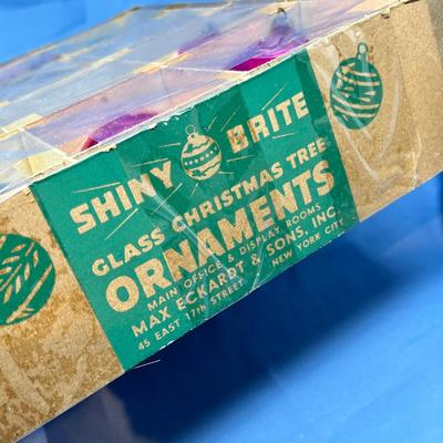 Lot 425 Box of Fancy ornaments
