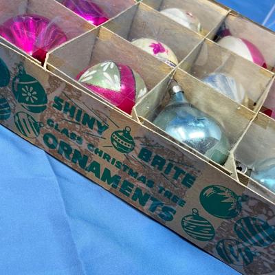 Lot 425 Box of Fancy ornaments