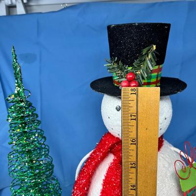 Lot 431 Bobble body snowman & tree