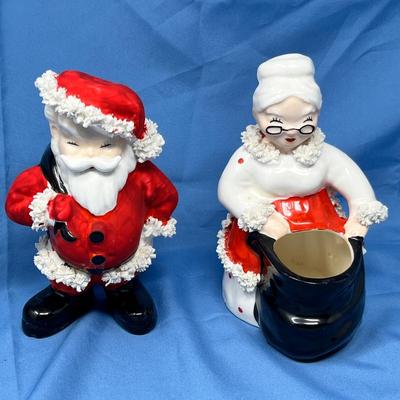 Lot 438 Santa & Mrs Claus