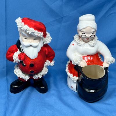 Lot 438 Santa & Mrs Claus