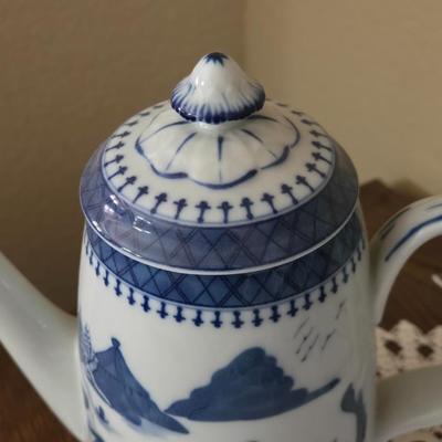 Mottahedeh Japanese Design Teapot Made in Portugal