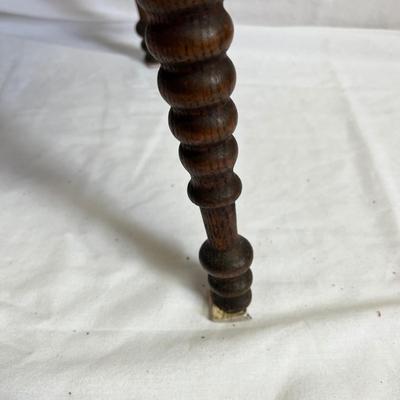 Round Turned Leg Table With Shelf (O-MK)