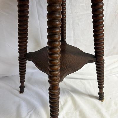 Round Turned Leg Table With Shelf (O-MK)