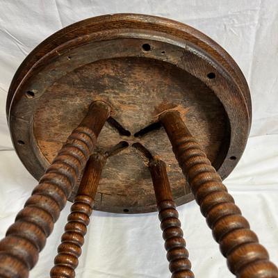 Round Turned Leg Table With Shelf (O-MK)