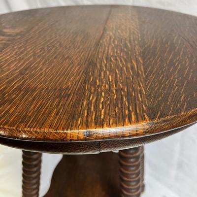 Round Turned Leg Table With Shelf (O-MK)