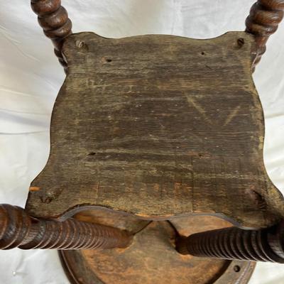 Round Turned Leg Table With Shelf (O-MK)