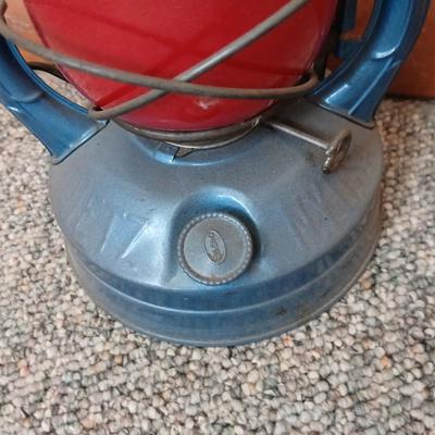 Dietz NY USA Little Wizard oil lantern