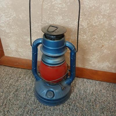 Dietz NY USA Little Wizard oil lantern