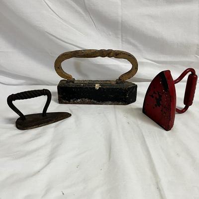Antique Sadirons (O-MK)