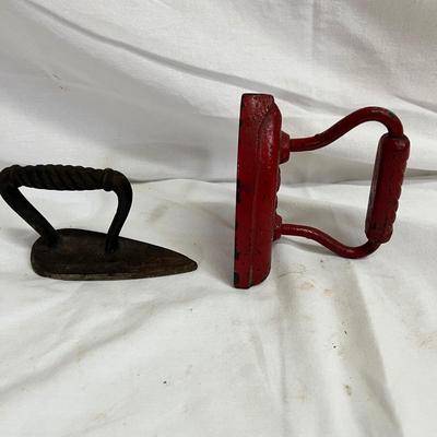Antique Sadirons (O-MK)