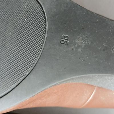 Women's shoes 8.5 - 9
