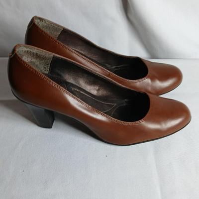 Women's shoes 8.5 - 9