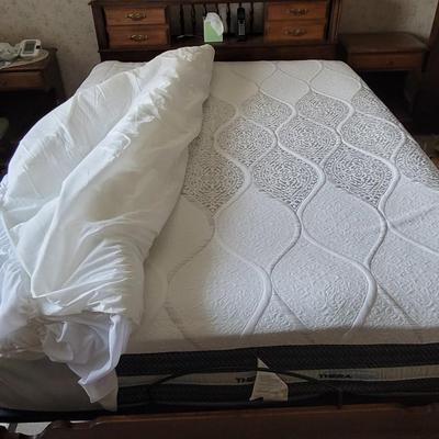 Newer queen bad and frame