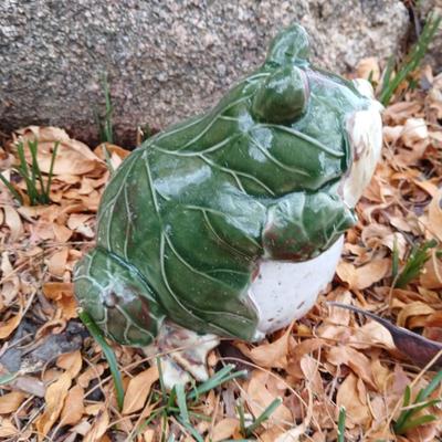 Ceramic Garden frog with butterfly stake