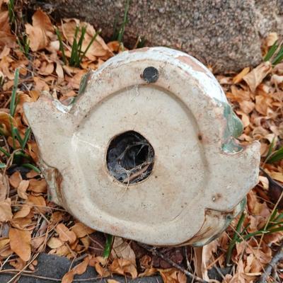 Ceramic Garden frog with butterfly stake