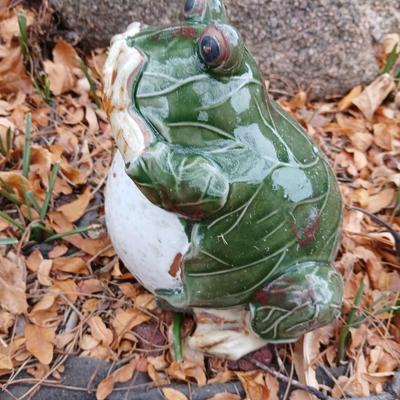 Ceramic Garden frog with butterfly stake