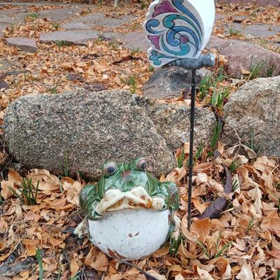 Ceramic Garden frog with butterfly stake