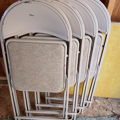 Card table with 4 metal chairs